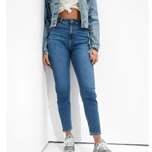 NEW American Eagle High Rise Stretch Mom Straight Jeans Short Women 00
